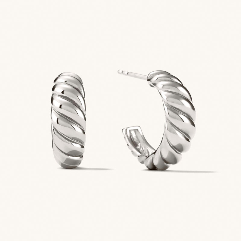 minimalist jewelry Mejuri Croissant Do%CC%82me Hoops