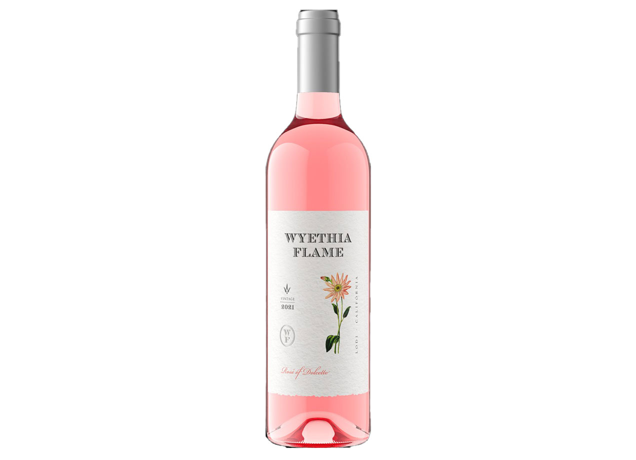 keto diet wine: bottle of rosé