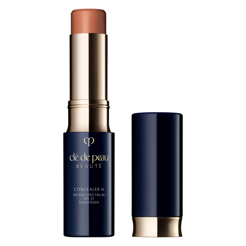 French makeup bag essentials Cle%CC%81 de Peau Beaute%CC%81 Concealer