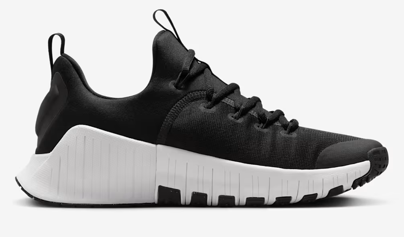 nike-black-friday-sale-black-sneakers