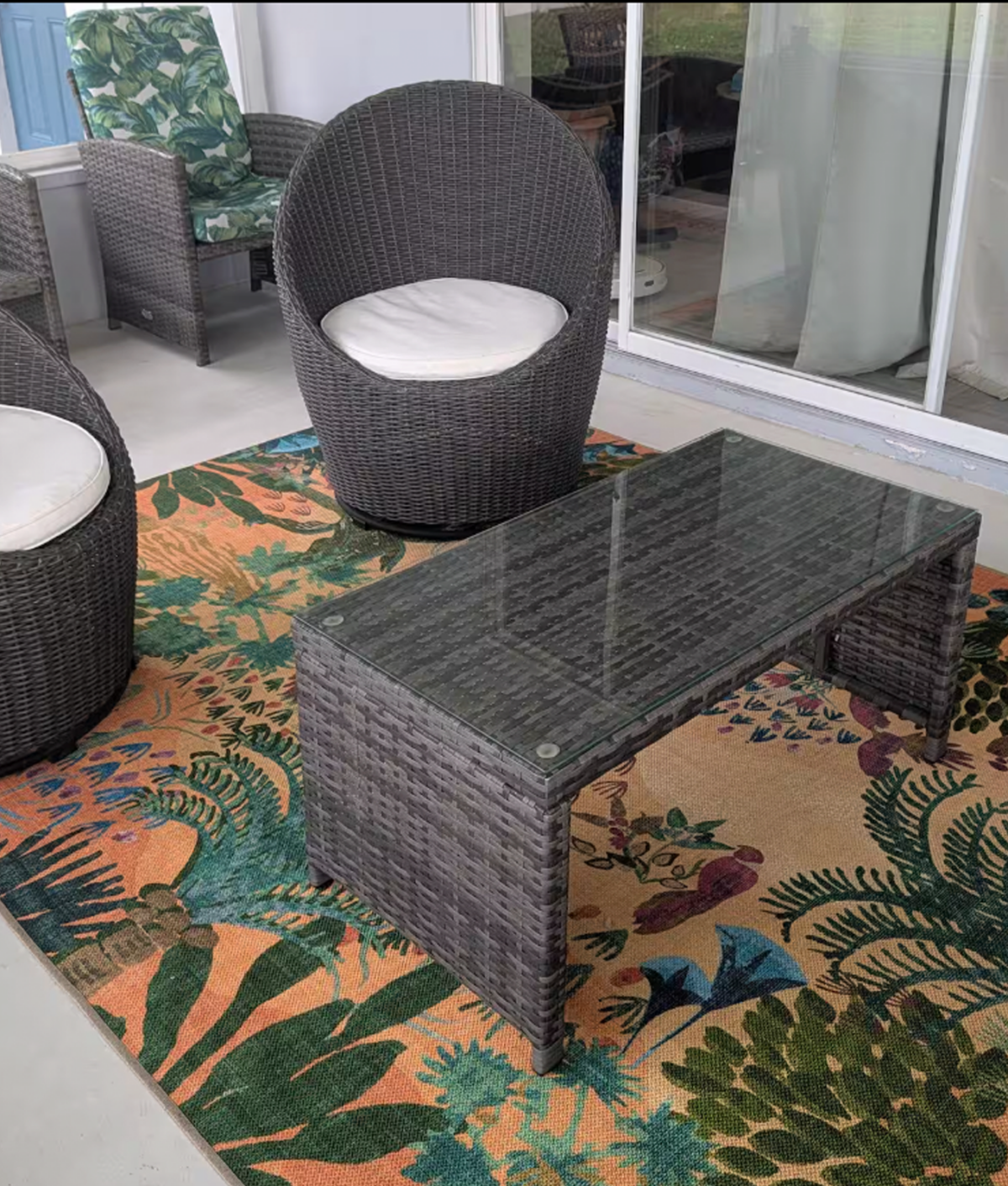 outdoor chairs and table 1200x1412