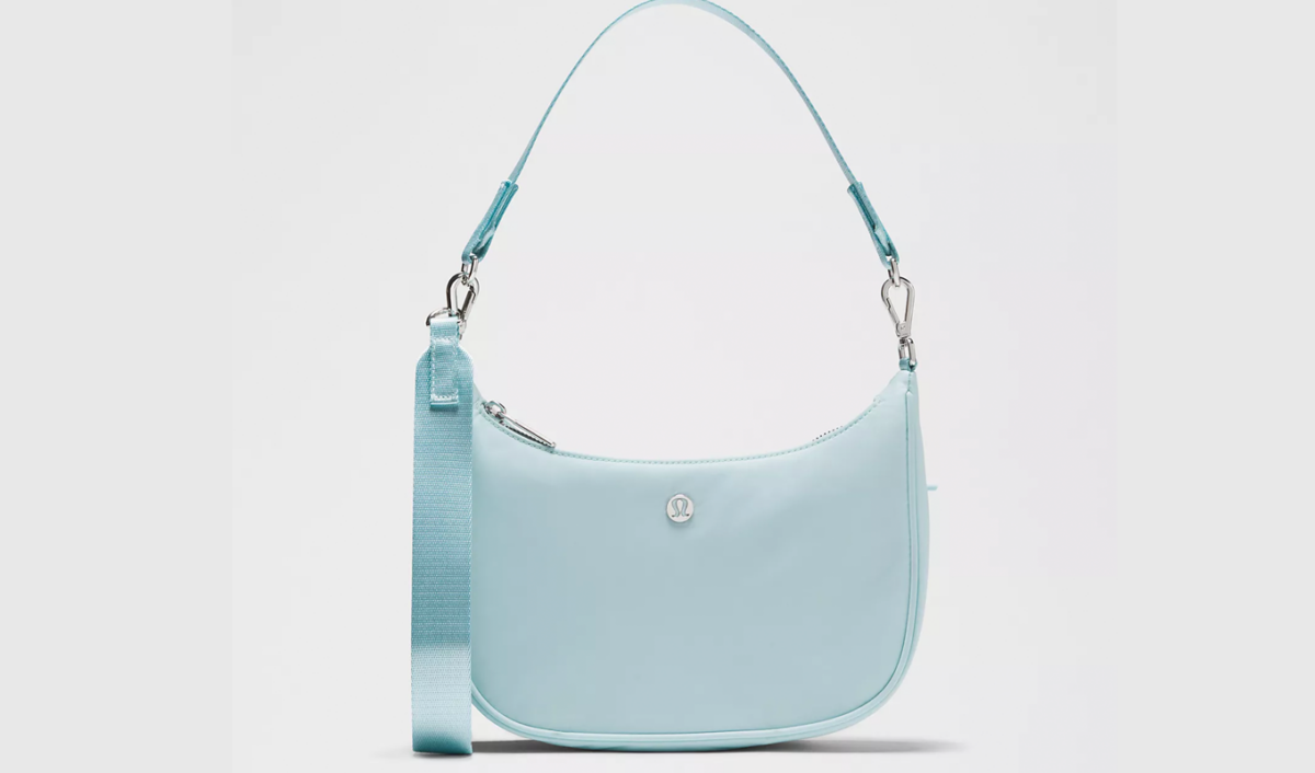 blue lululemon shoudler bag 1200x706