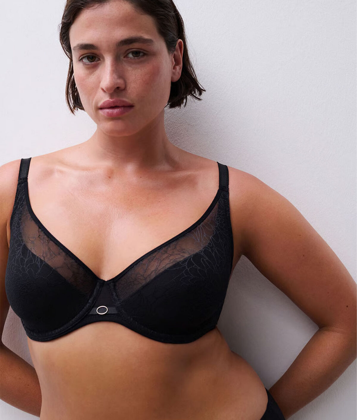 minimalist shopping list: chantelle belle plung bra