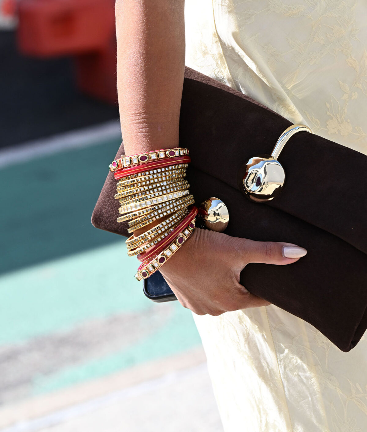 fall-fashion-trends-super-thin-bangles