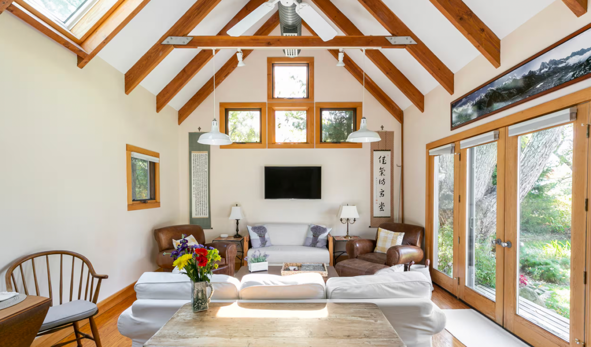 new england airbnbs cottage 1200x706