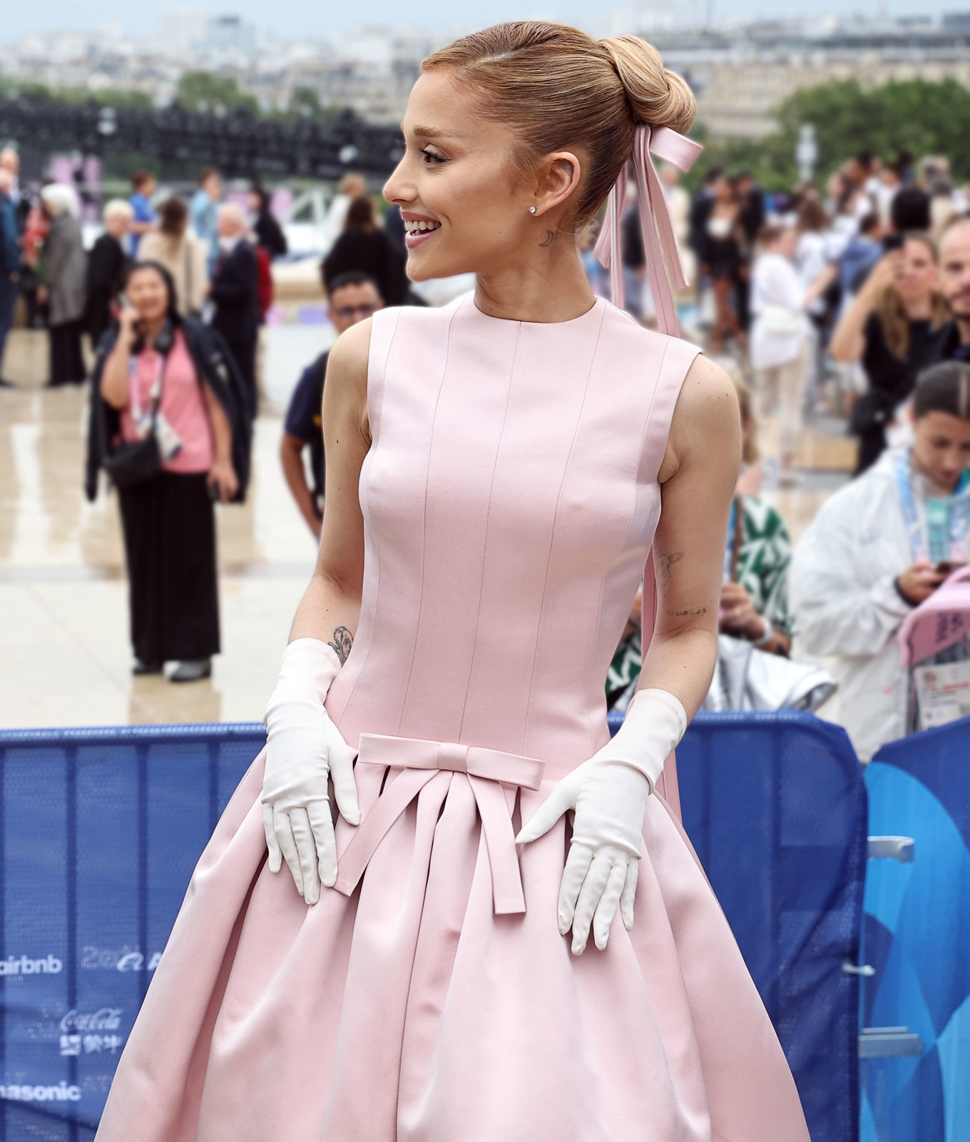 ariana grande wearing a pink hair bow