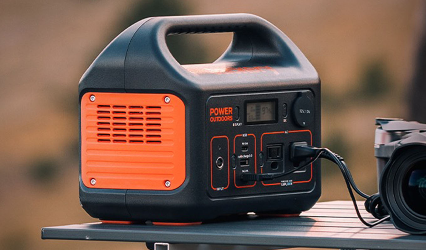 The Jackey Portable Power Station Explorer 300 and Fast Charger.