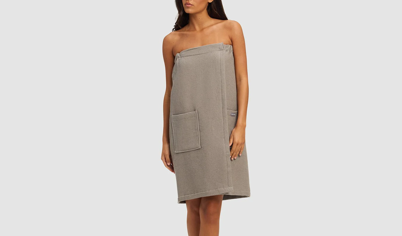 cozy-earth-cyber-monday-brown-waffle-towel