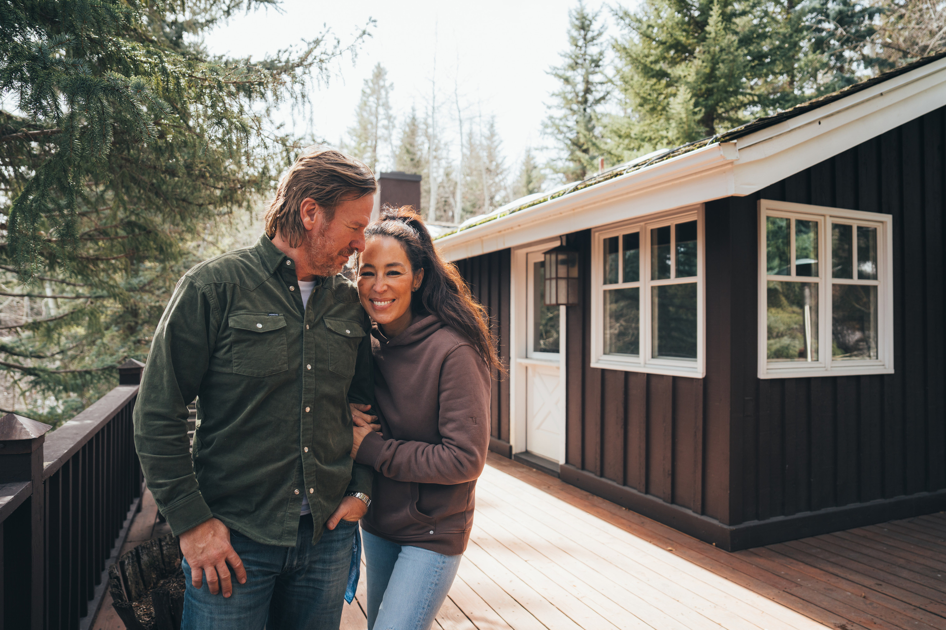 chip and joanna gaines as seen on fixer upper colorado mountain house 1 1