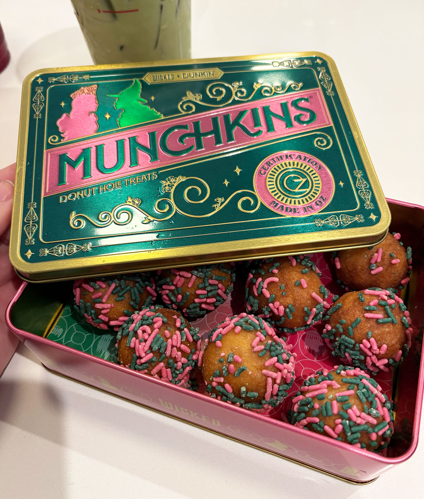dunkin' wicked menu review: dunkin' wicked munchkins