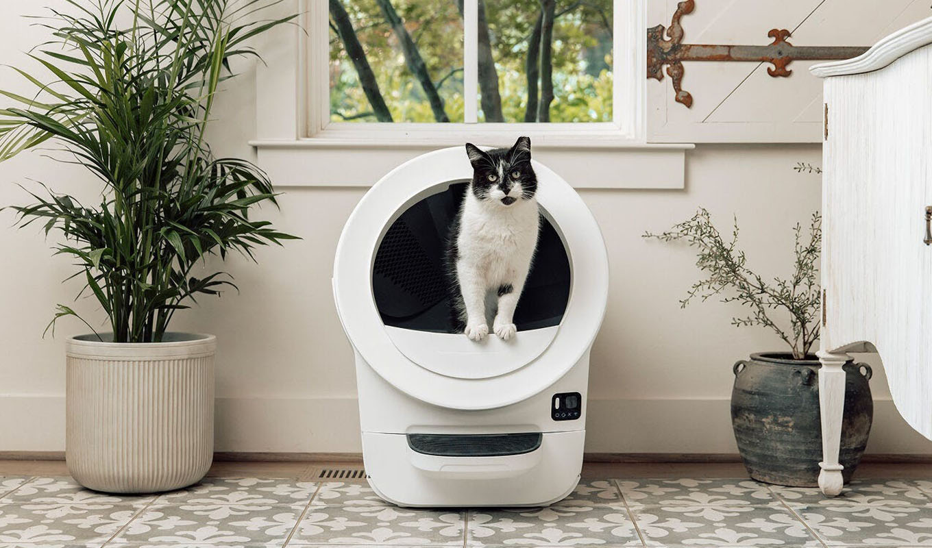 The Litter-Robot EVO Insights Bundle.