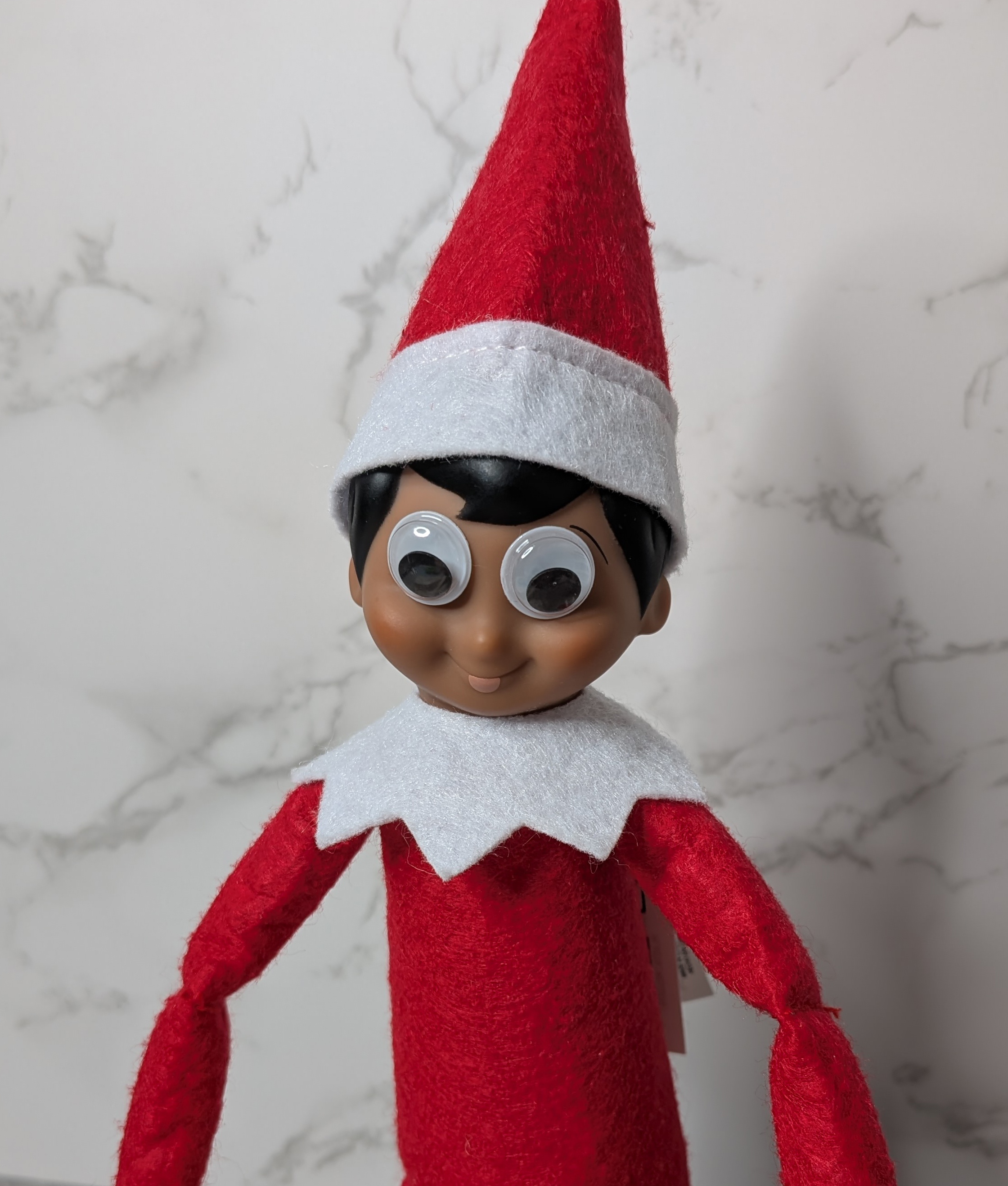 elf on shelf with googly eyes