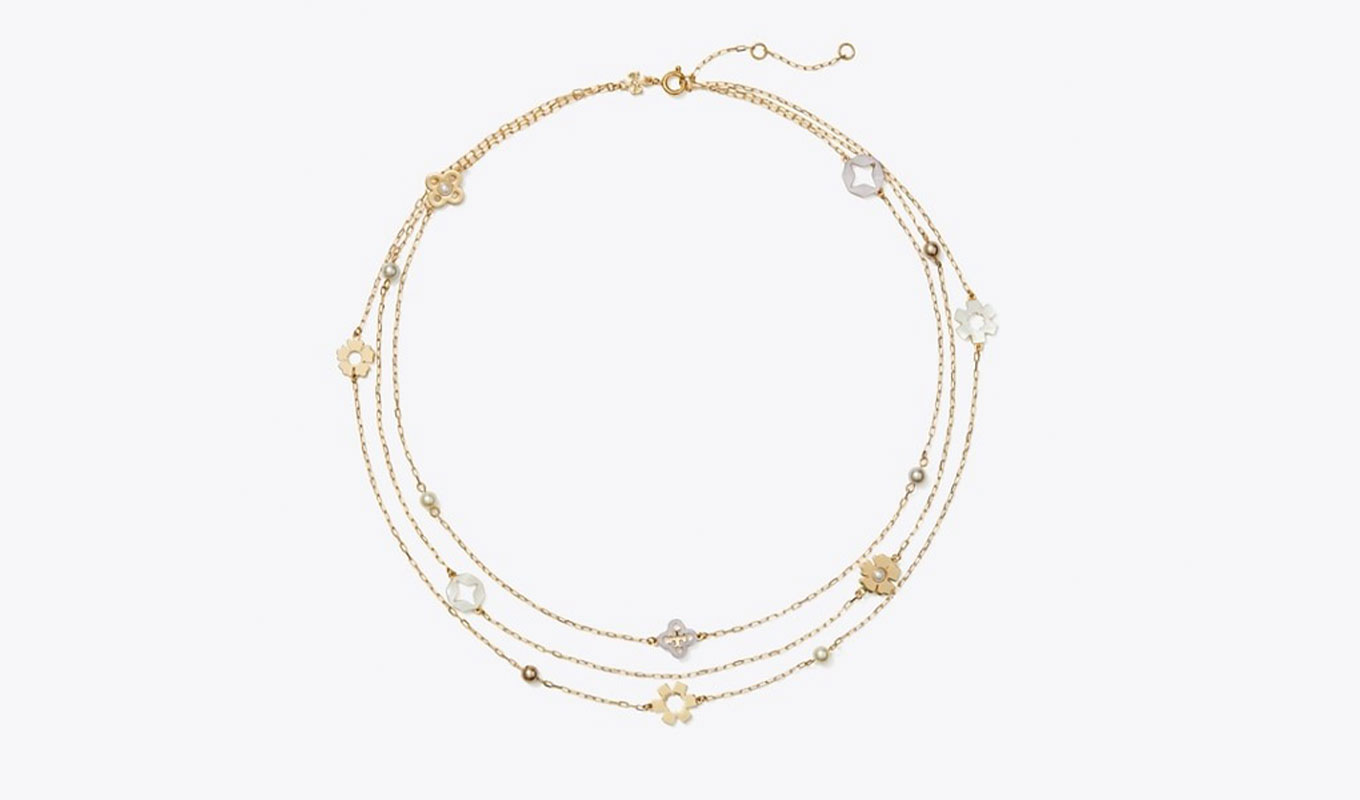 how-to-layer-necklaces-like-a-french-woman: a layered necklace stack