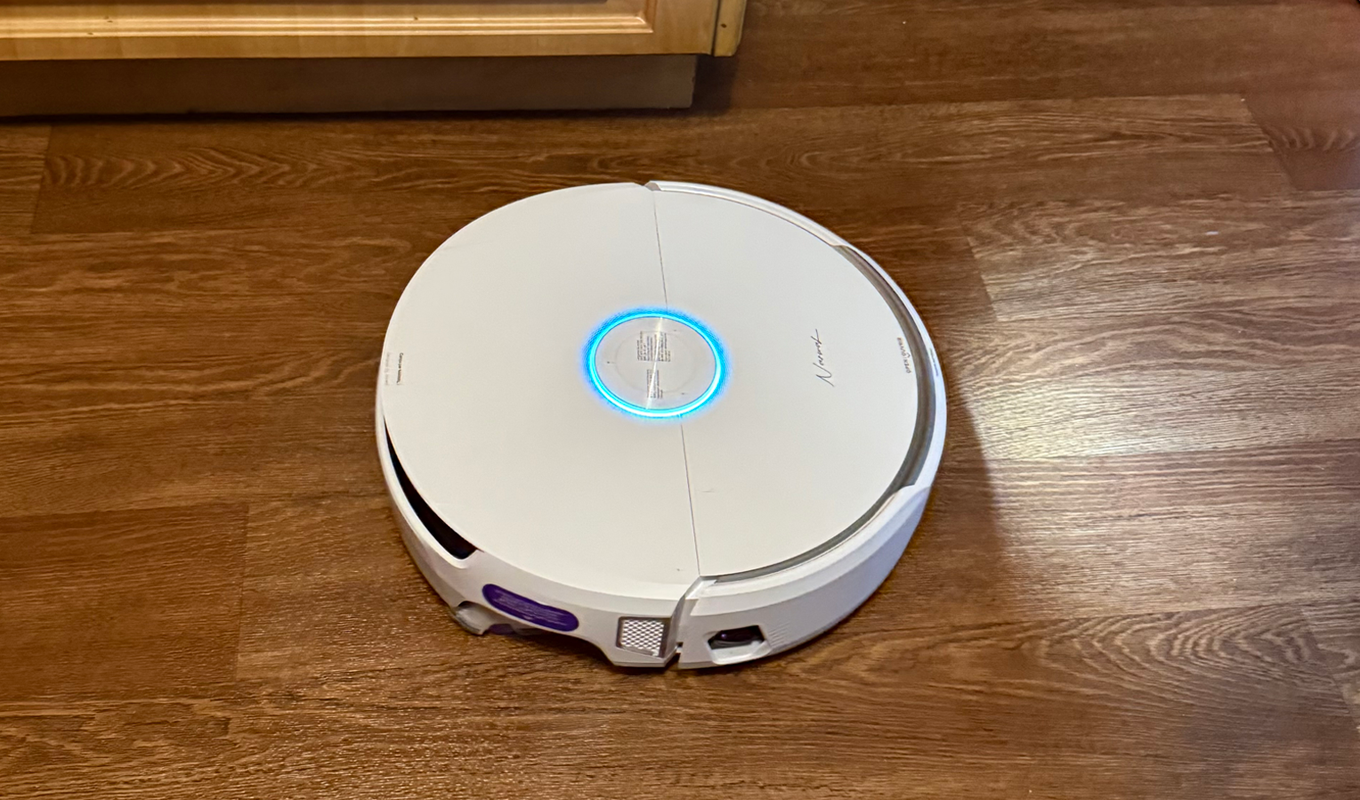 Narwal Flow Robot Vacuum/Mop Review: Original photo by Stephanie Maida of Narwal Flow cleaning wood floor