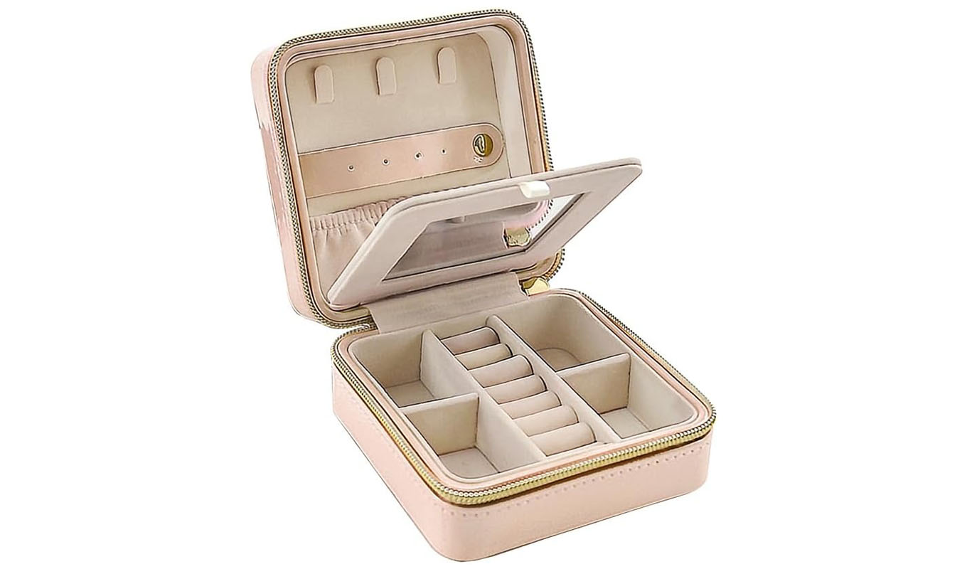 The Brouk & Co Pearl Travel Jewelry Case.