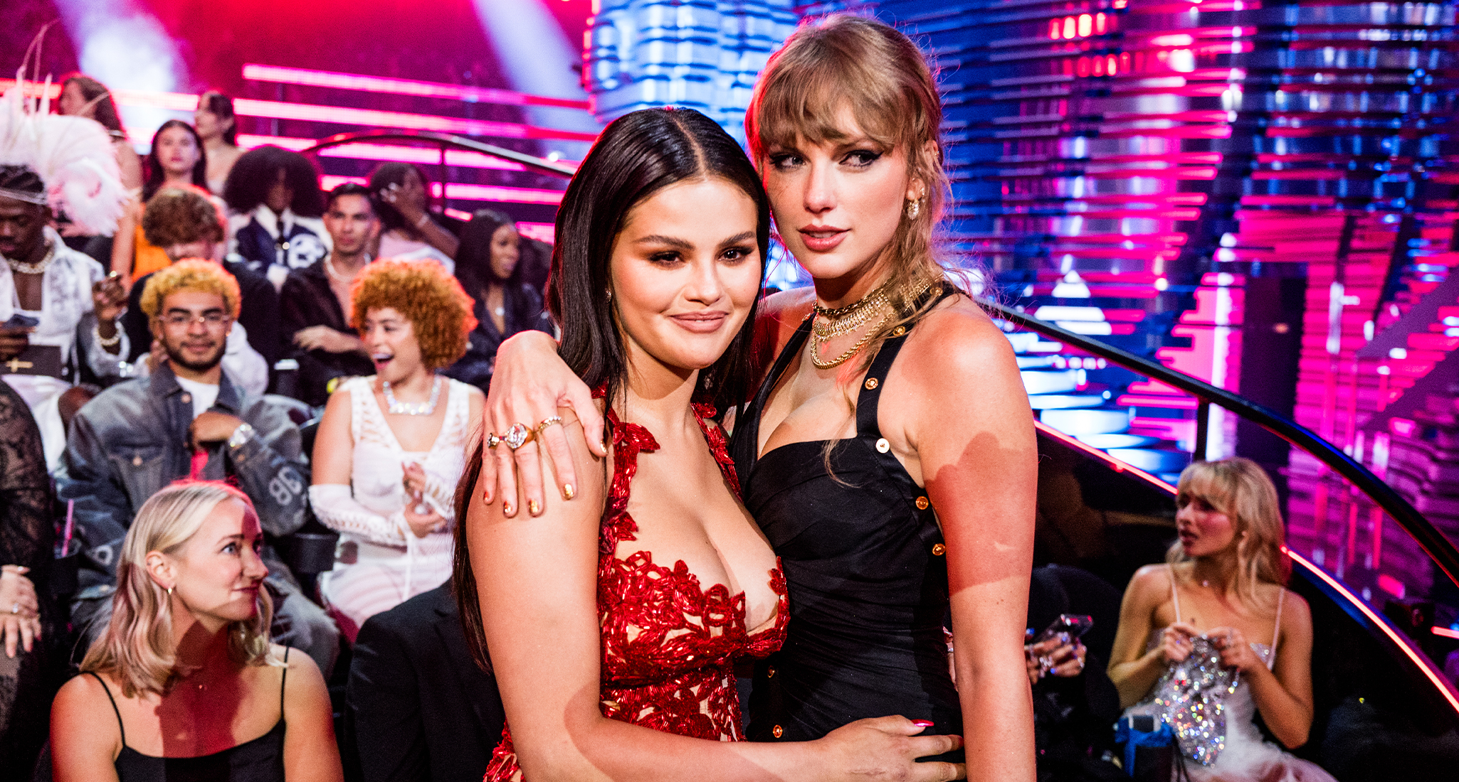 selena gomez taylor swift wedding picture uni