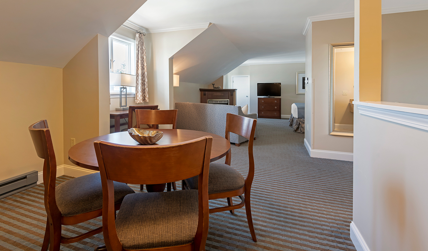 union-bluff-hotel-interior-room-shot