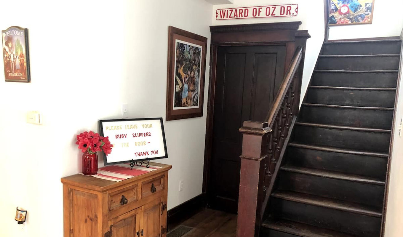 wicked-airbnbs-the-oz-experience-kansas
