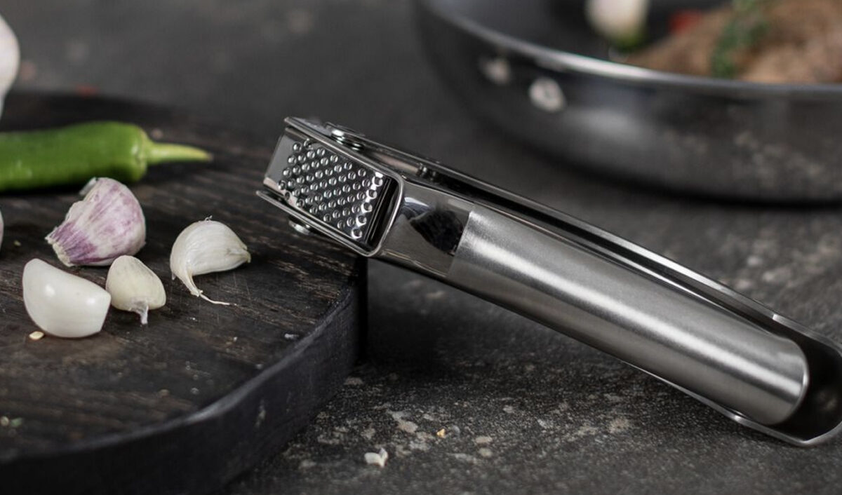 garlic press 1200x706