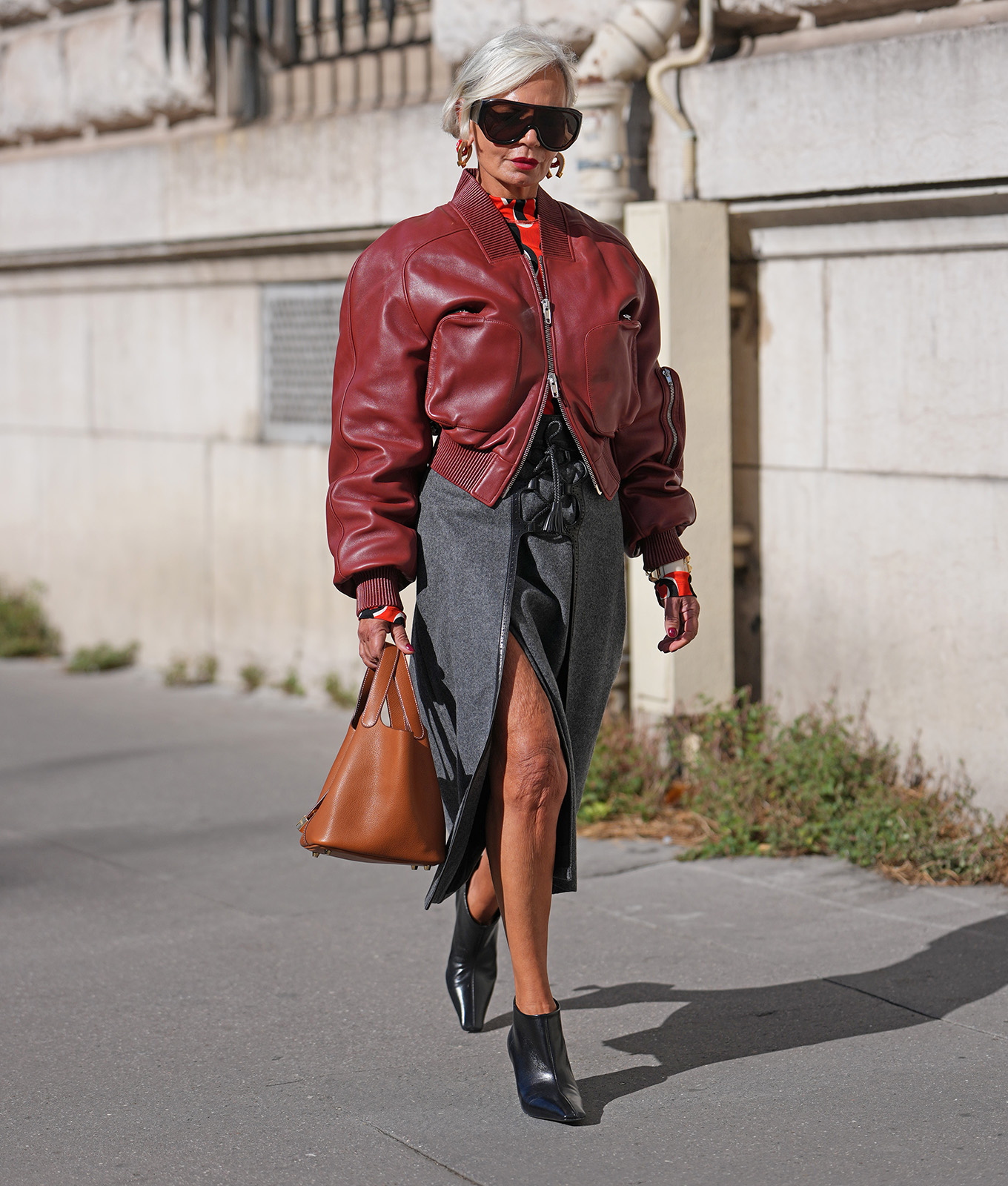 How to wear ankle boots with short legs: Cropped jacket heeled boots outfit