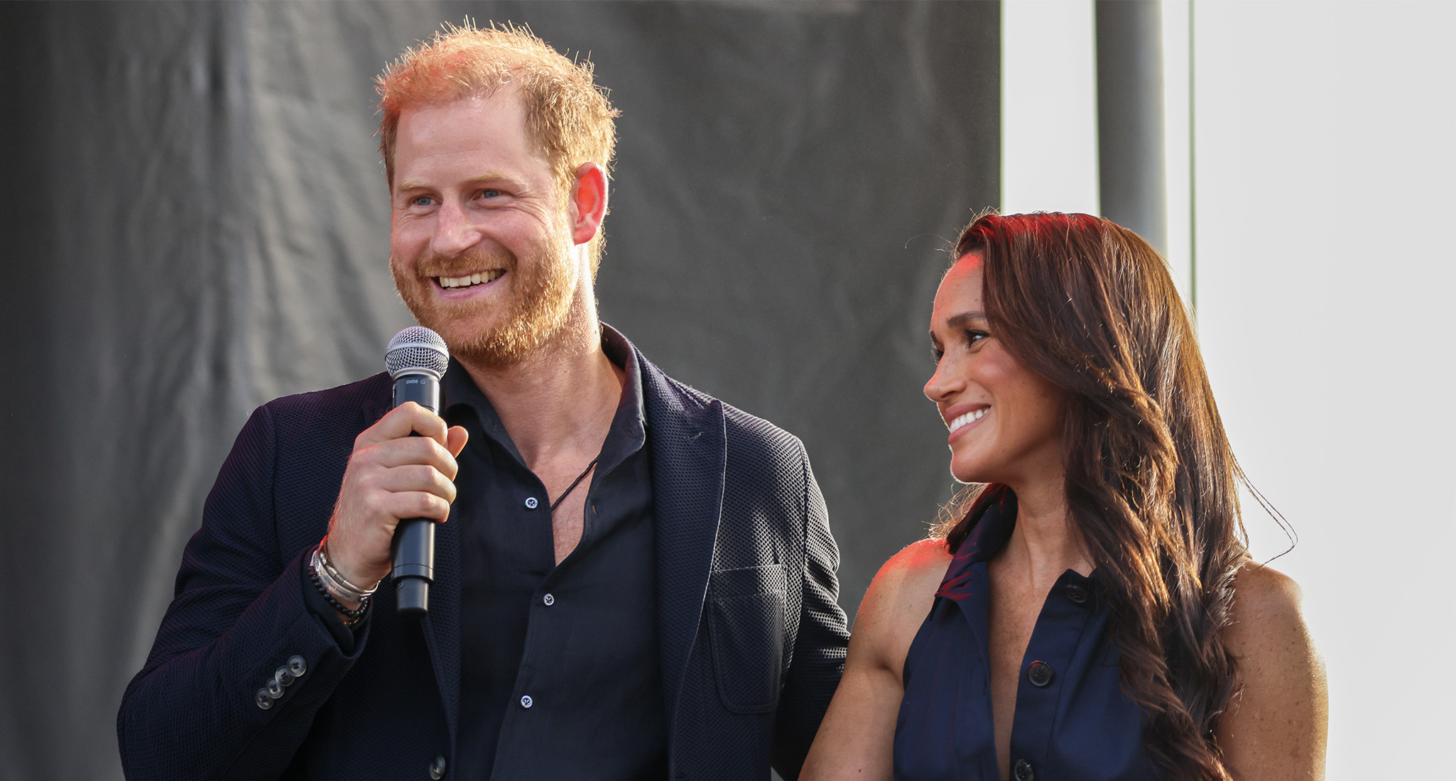 meghan markle prince harry holiday card universal
