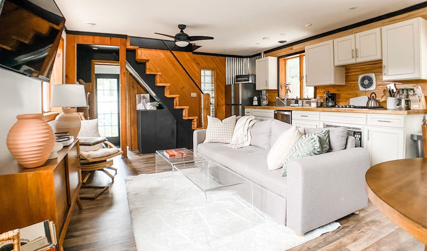 romantic-saltbox-bungalow.