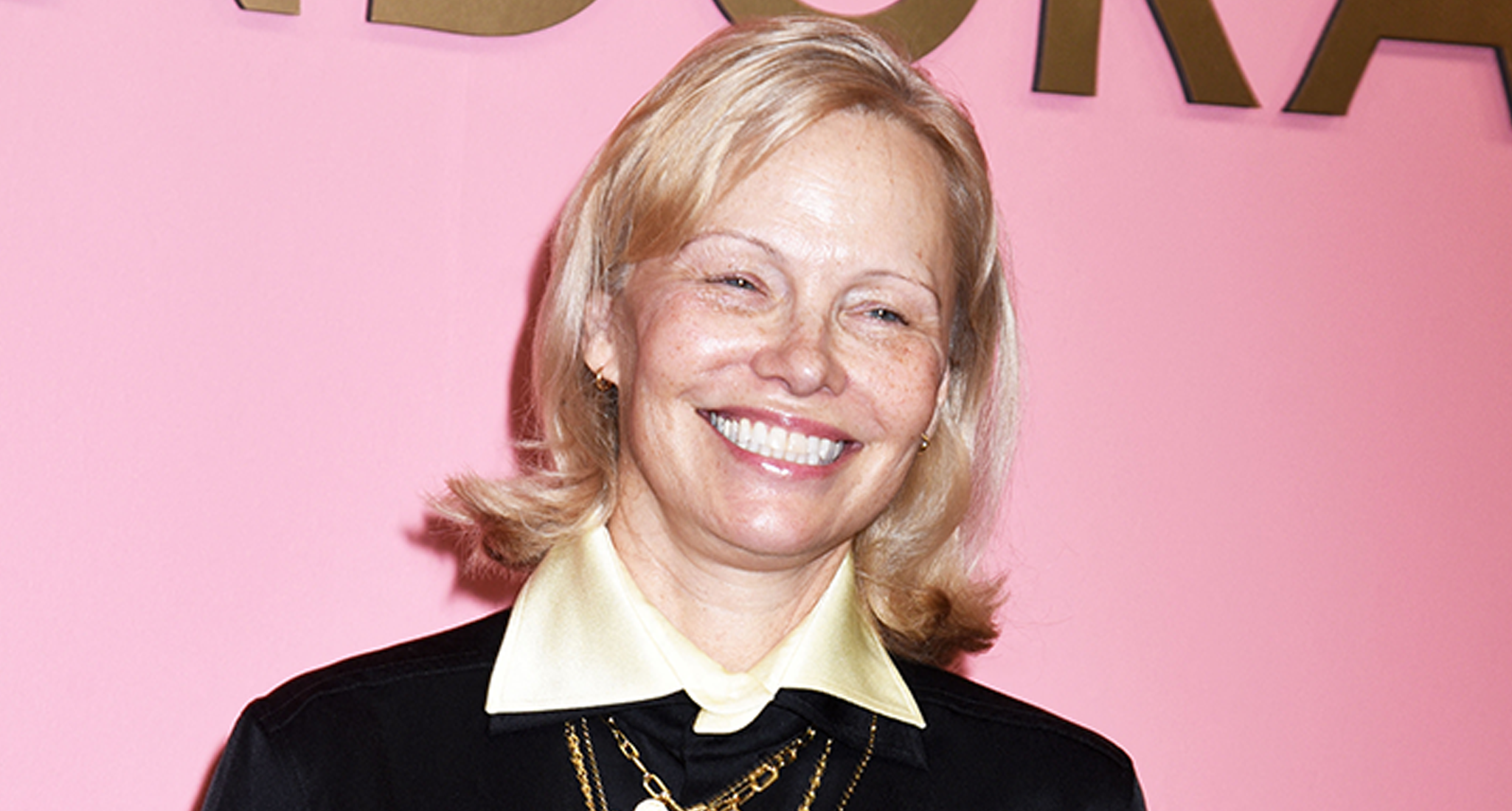 pam anderson golden globes 2026