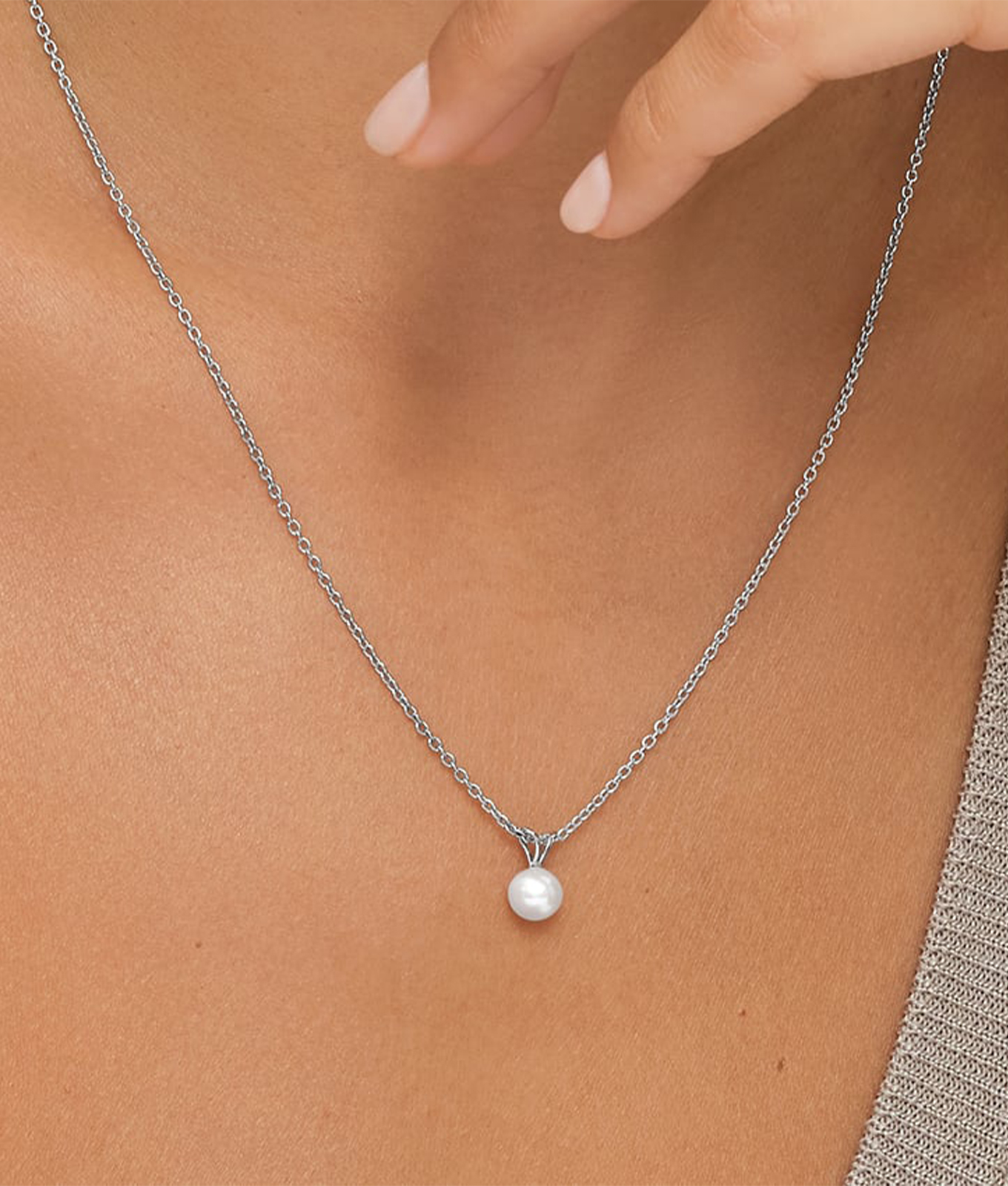 valentine's day jewelry trends: brilliant earth akoya pearl pendant