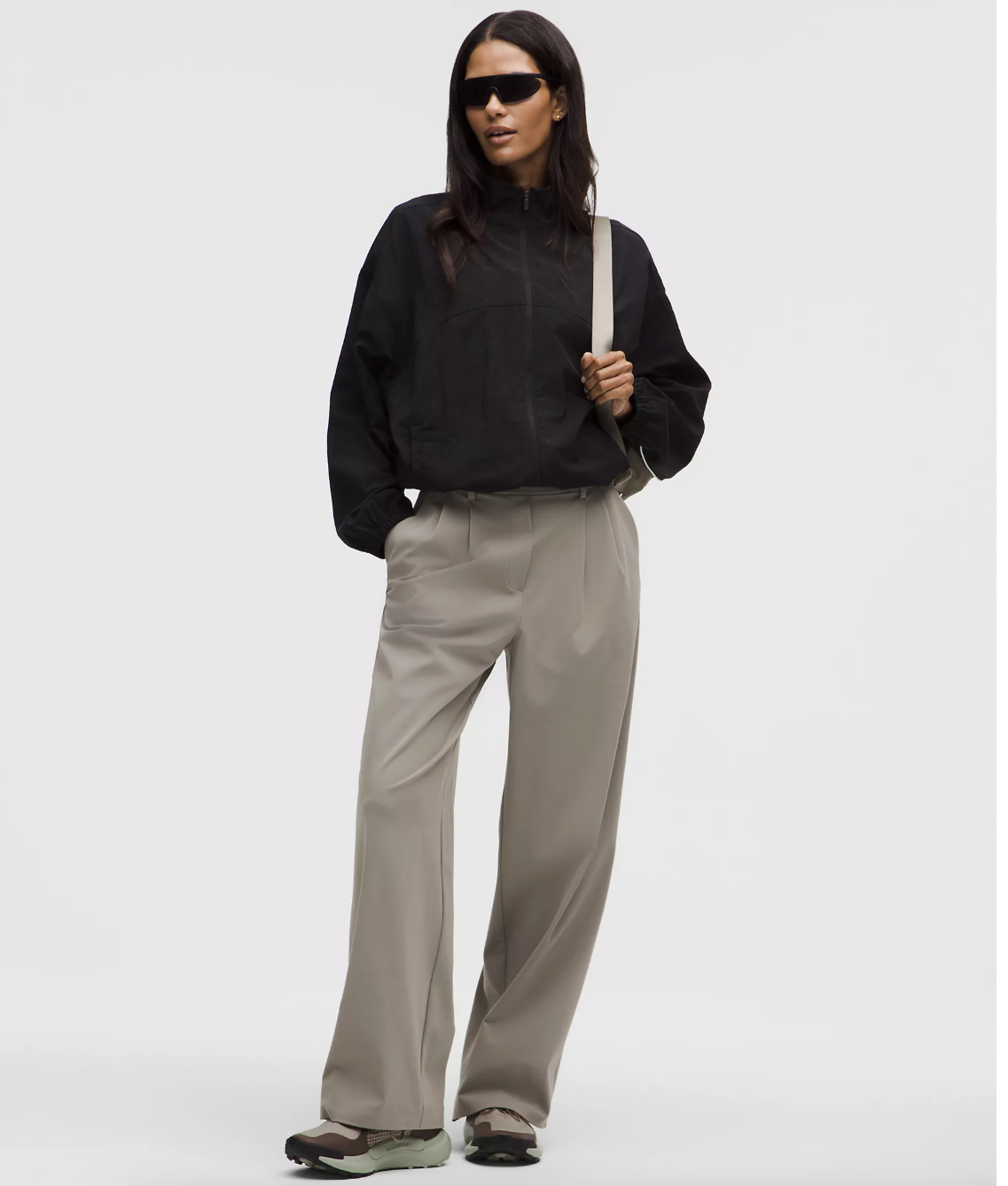 lululemon pants on model