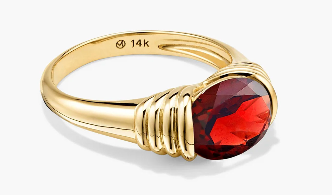 Taylor Swift's Favorite Jewelry: Mejuri Heirloom Ring