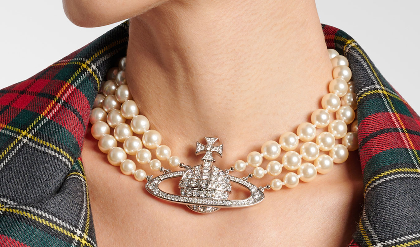 Taylor Swift's Favorite Jewelry: Vivienne Westwood Pearl Choker