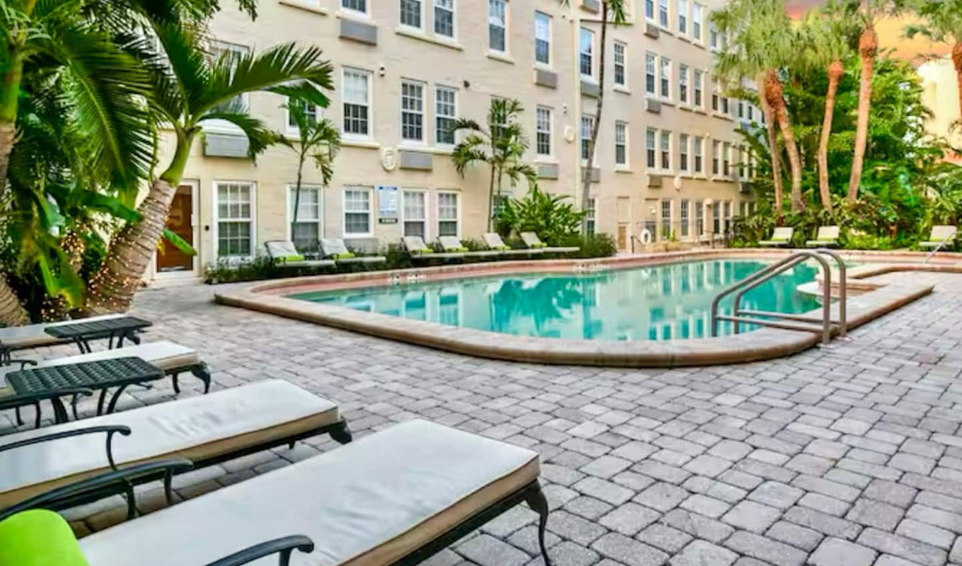 palm-beach-condo-hotel.