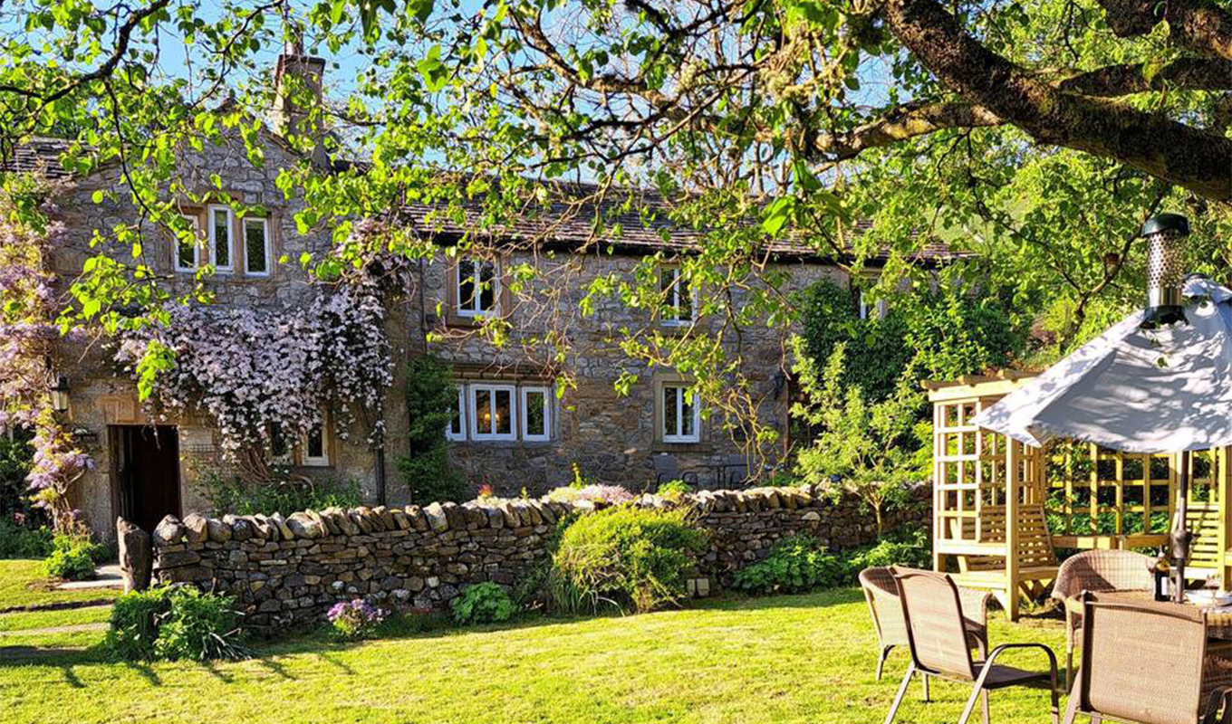 wuthering heights airbnbs: Elbeck House