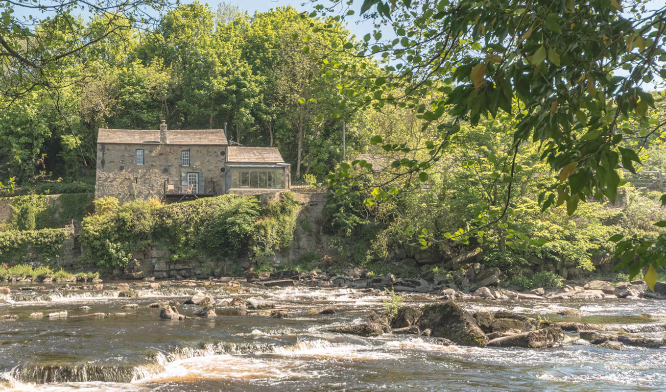 wuthering heights airbnbs: River Run Cottage