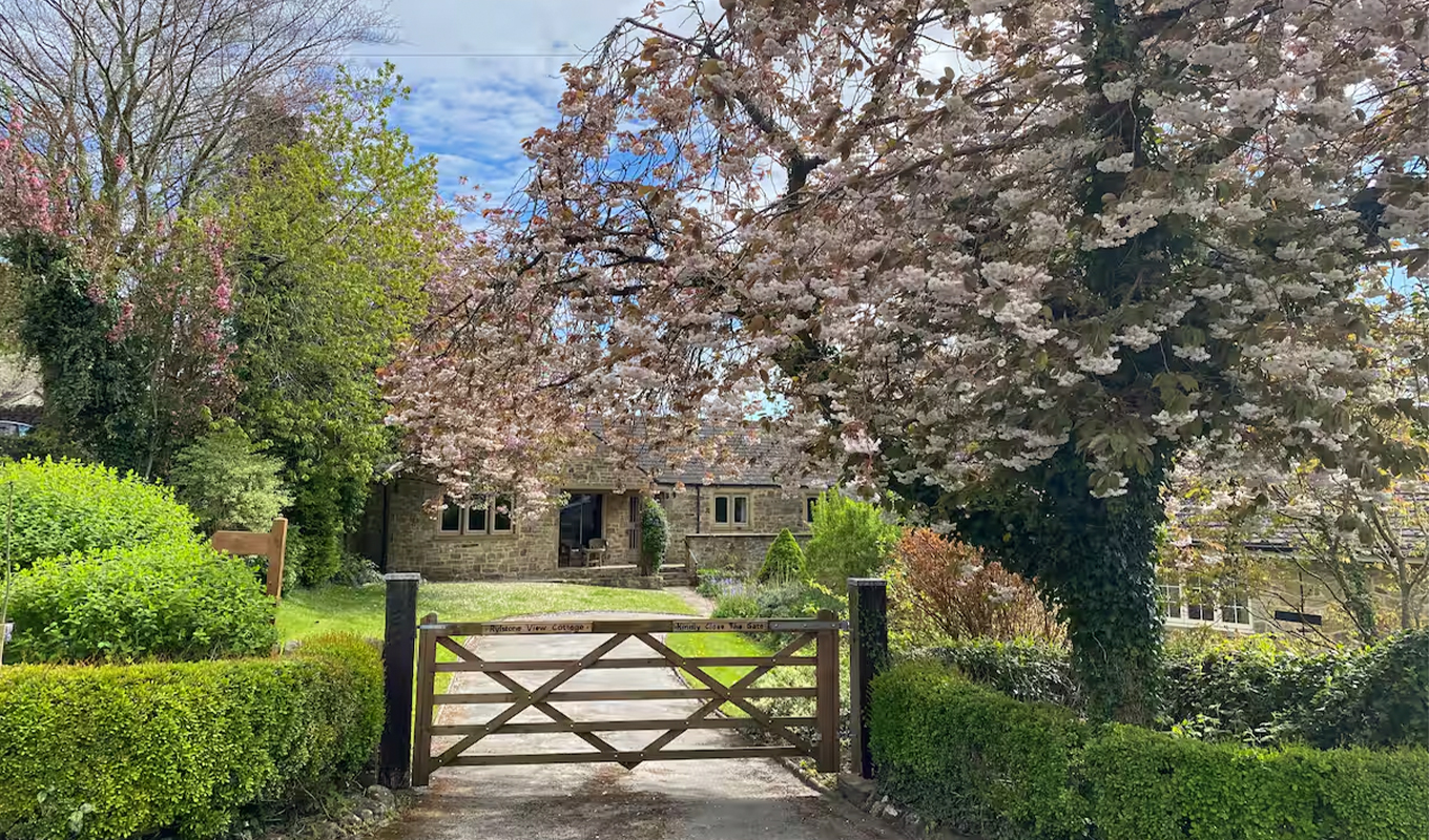 wuthering heights airbnbs: Rylstone View Cottage