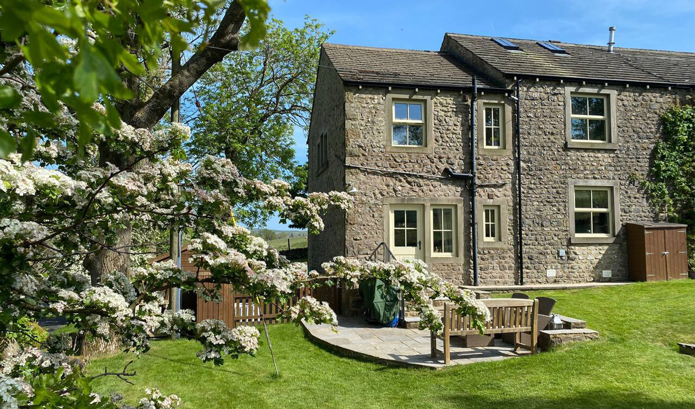 wuthering heights airbnbs The Garden Room at Warren House