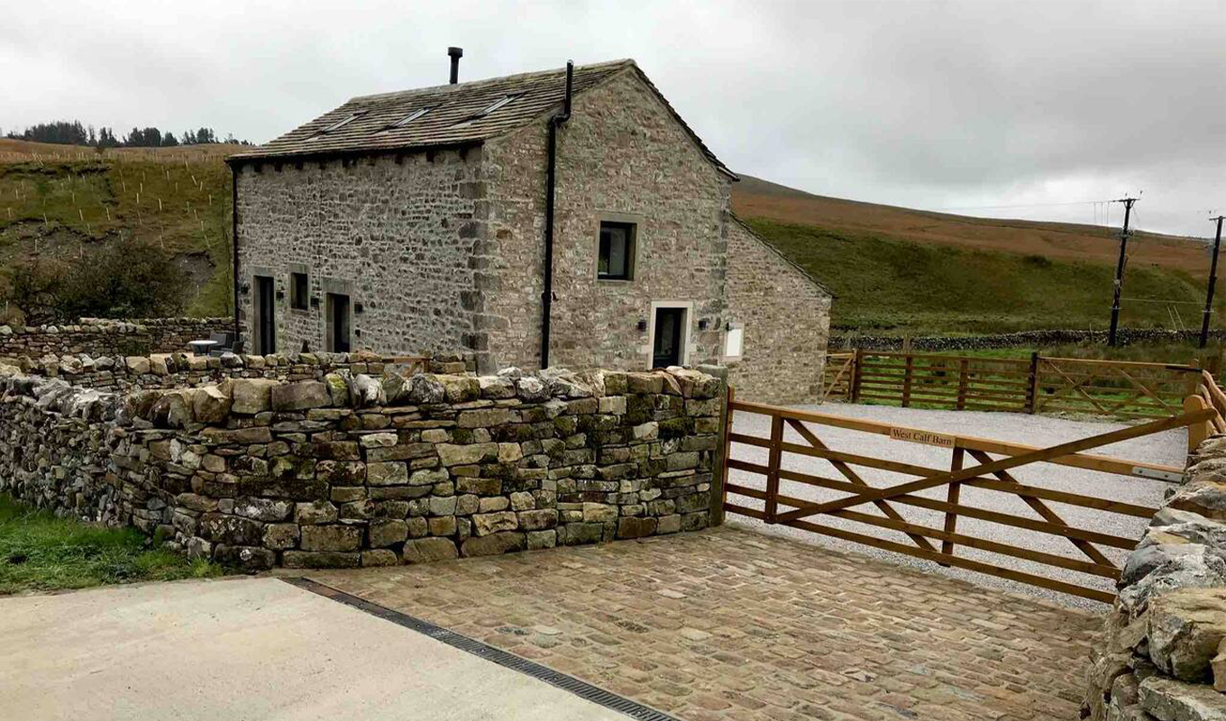 wuthering heights airbnbs: West Calf Barn