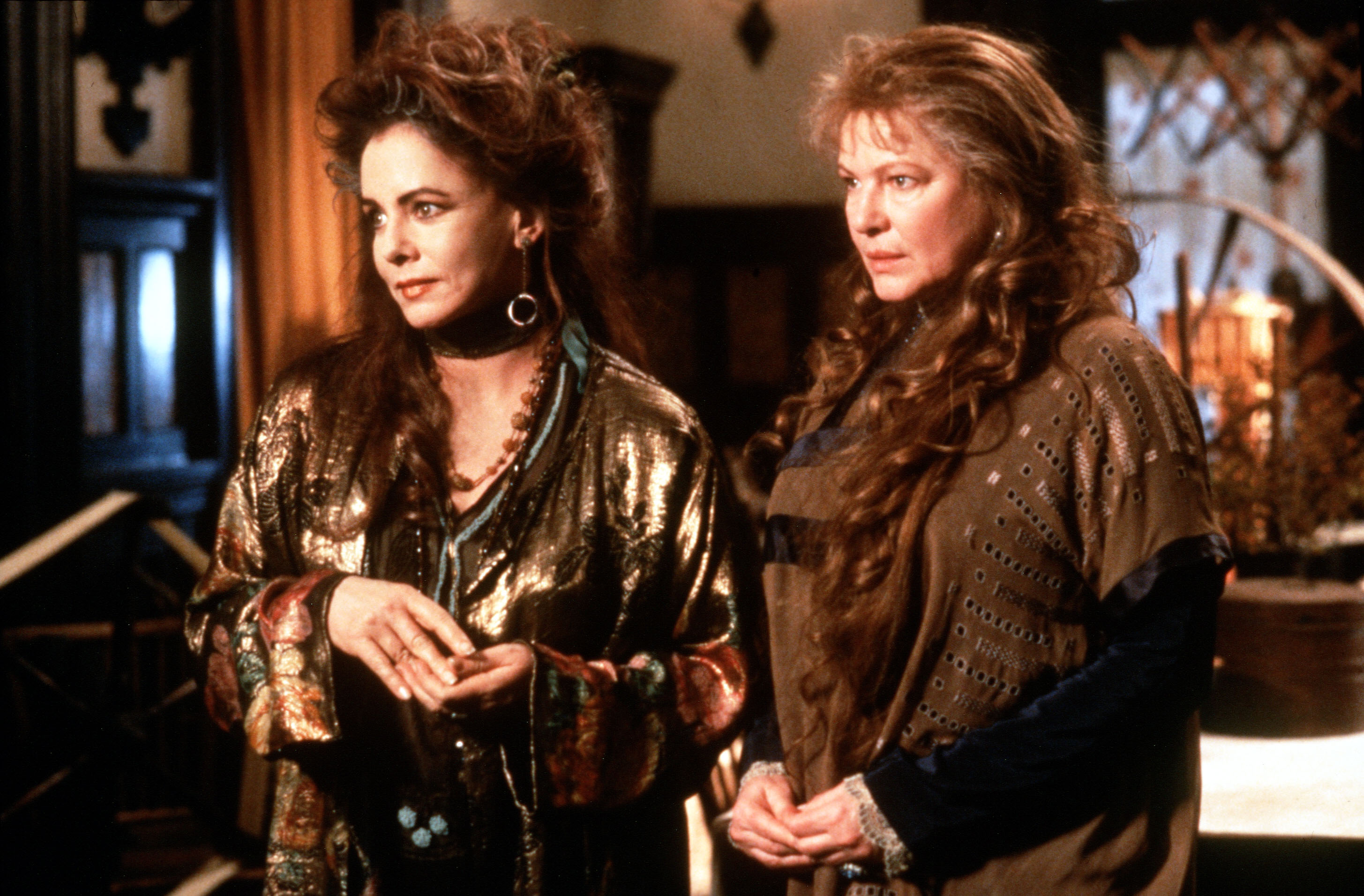 Stockard Channing, Dianne Wiest in Practical Magic