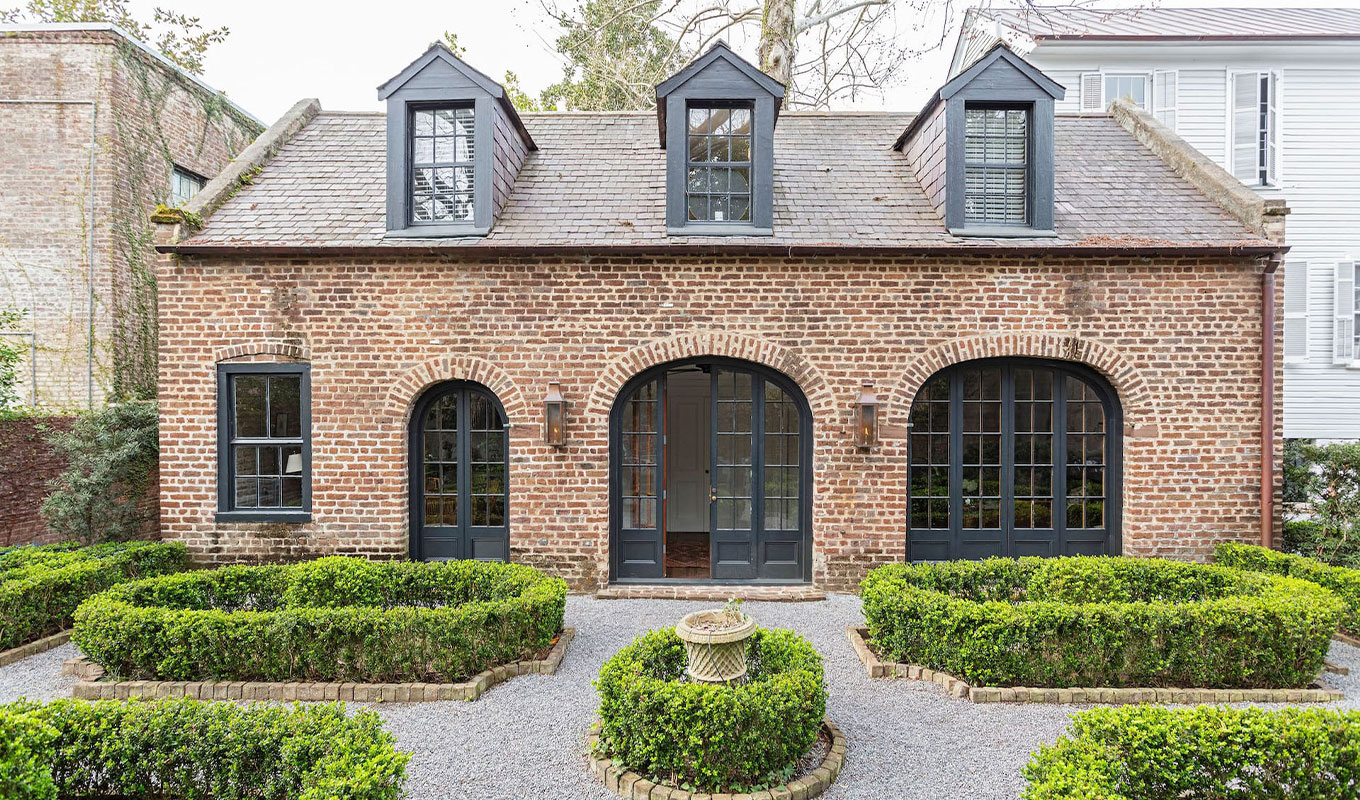 historic-garden-carriage-house.