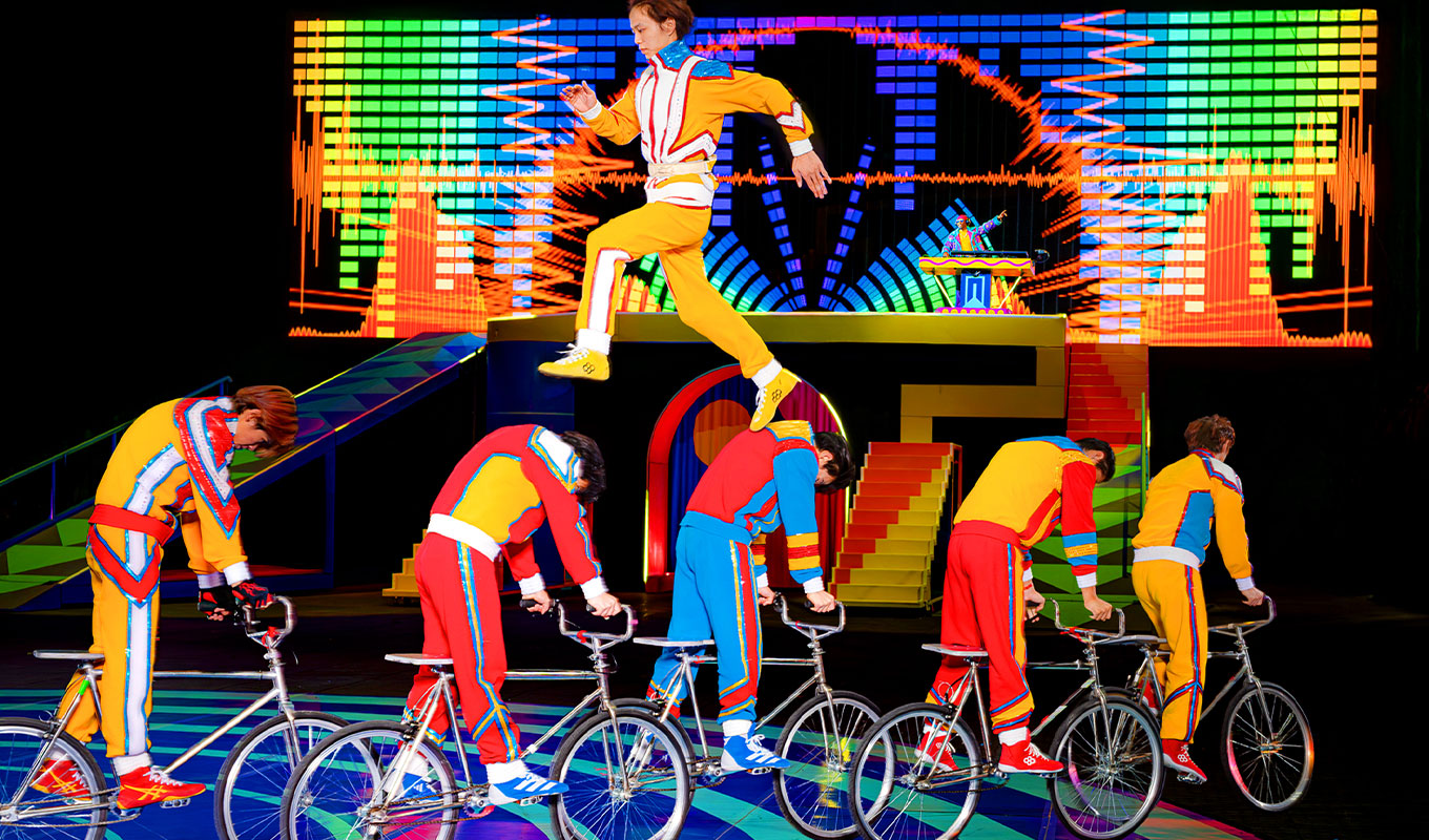 acrobatic-bicycle-act