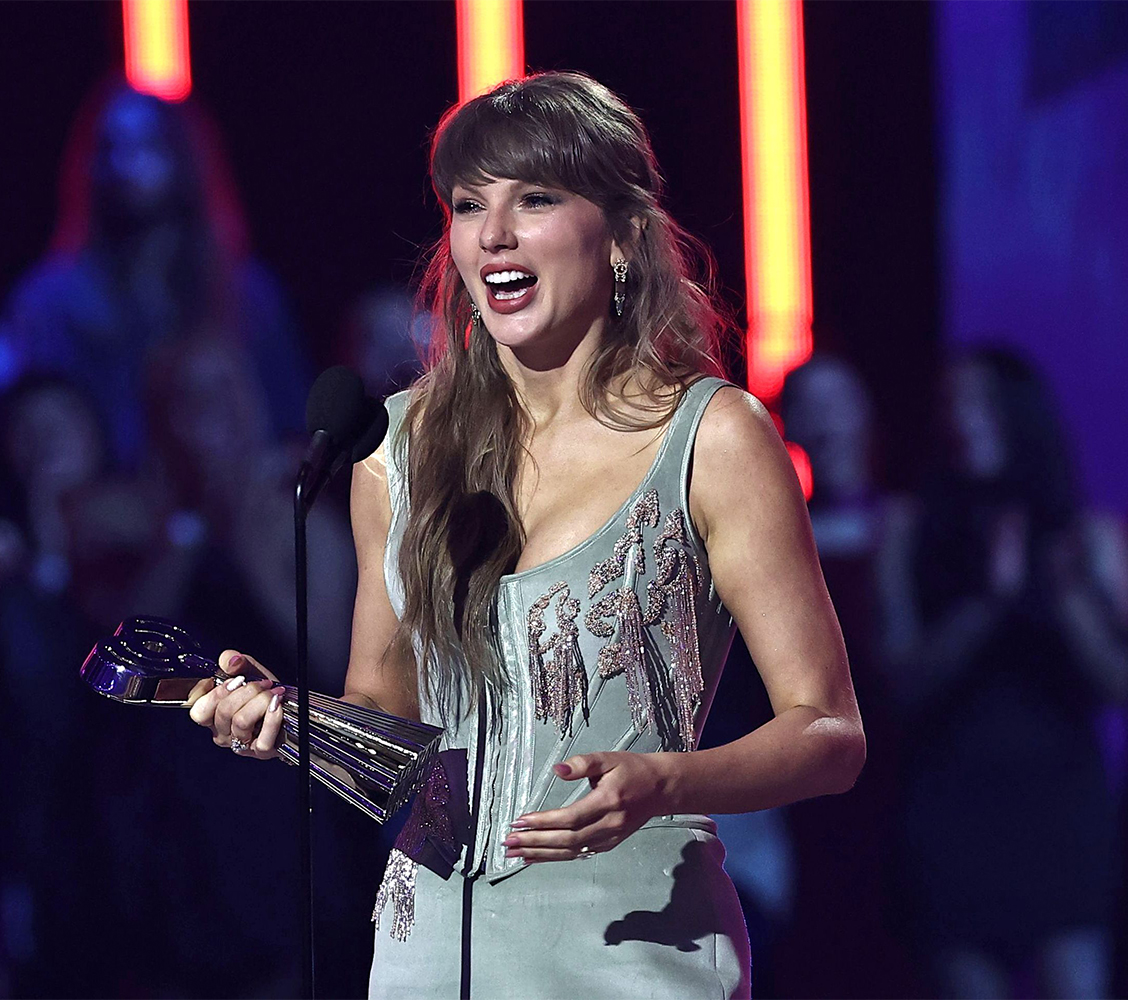 taylor swift travis kelce shoutout iheartradio music awards