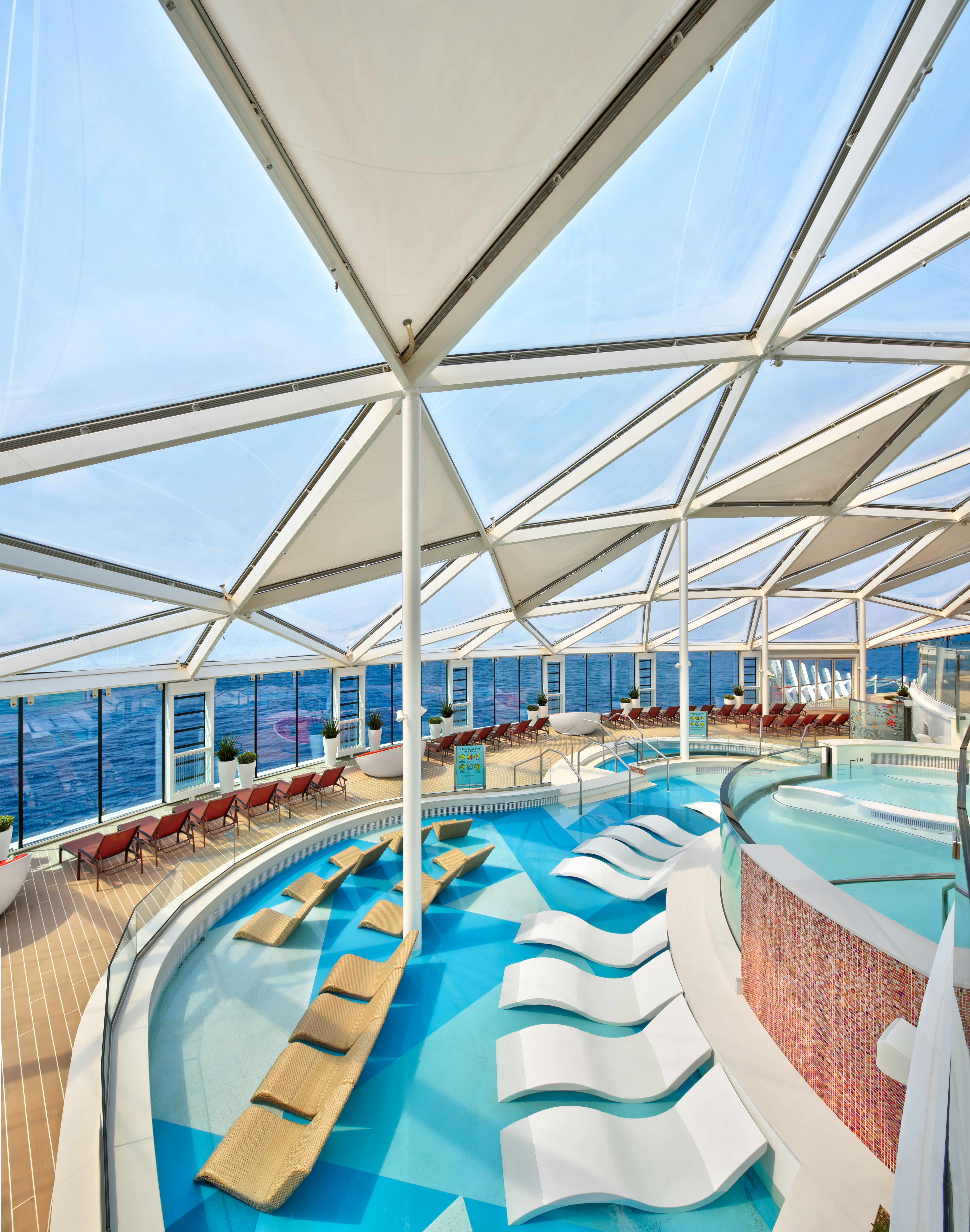 wonder of the seas review solarium