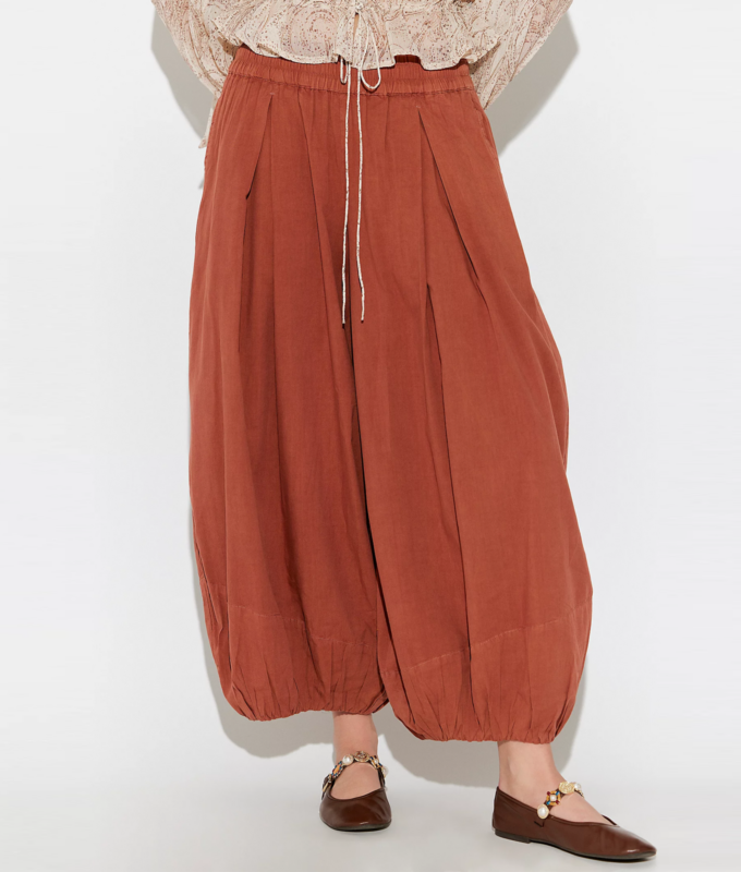 '90s Balloon Pant Trend: Free People rust balloon pant