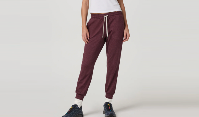 burgundy joggers 680x400
