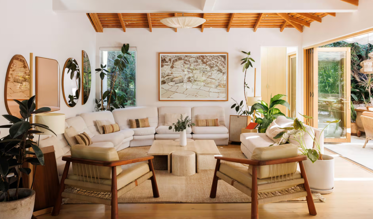 echo park airbnb living room 1200x706