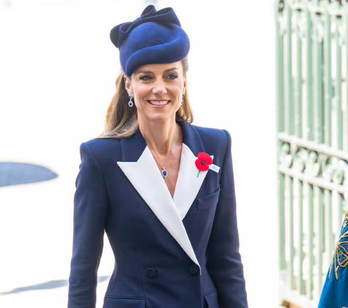 kate middleton stands alone anzac day