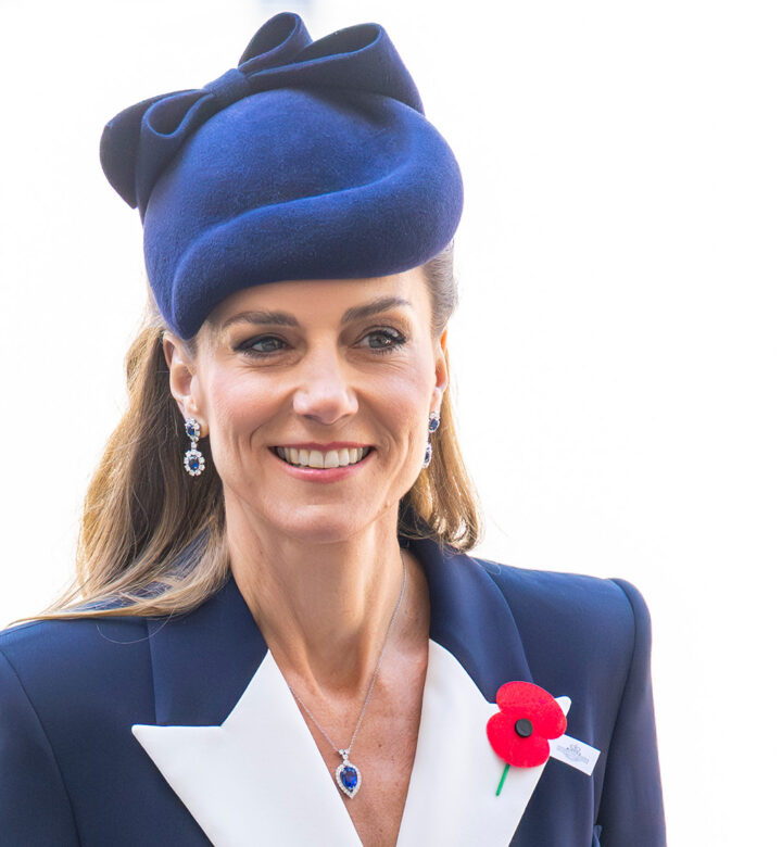 kate middleton stands alone anzac day