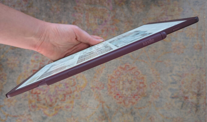 kindle colorsoft's slim design shown from side