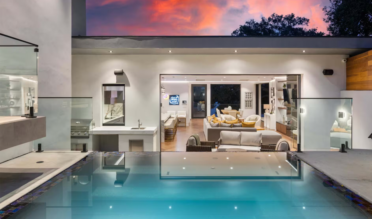 los feliz airbnb backyard pool 1200x706
