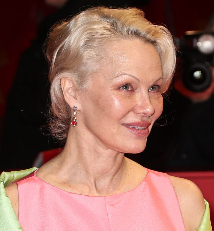 pamela anderson Farrah Fawcett hair